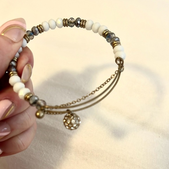 Beaded bangle with pave charm - Picture 6 of 8